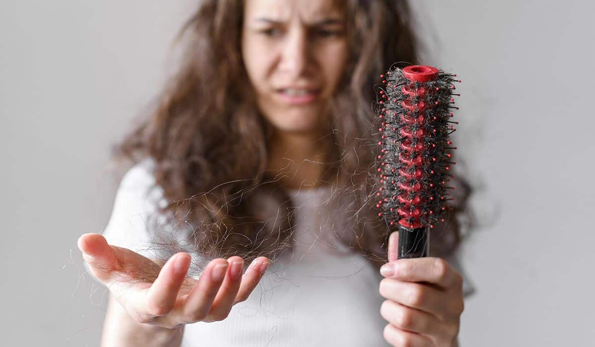 La caída del cabello en otoño: causas y cómo prevenirla